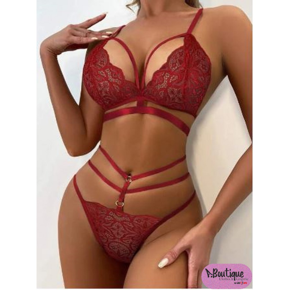 Conjunto de lenceria con encaje floral arnes