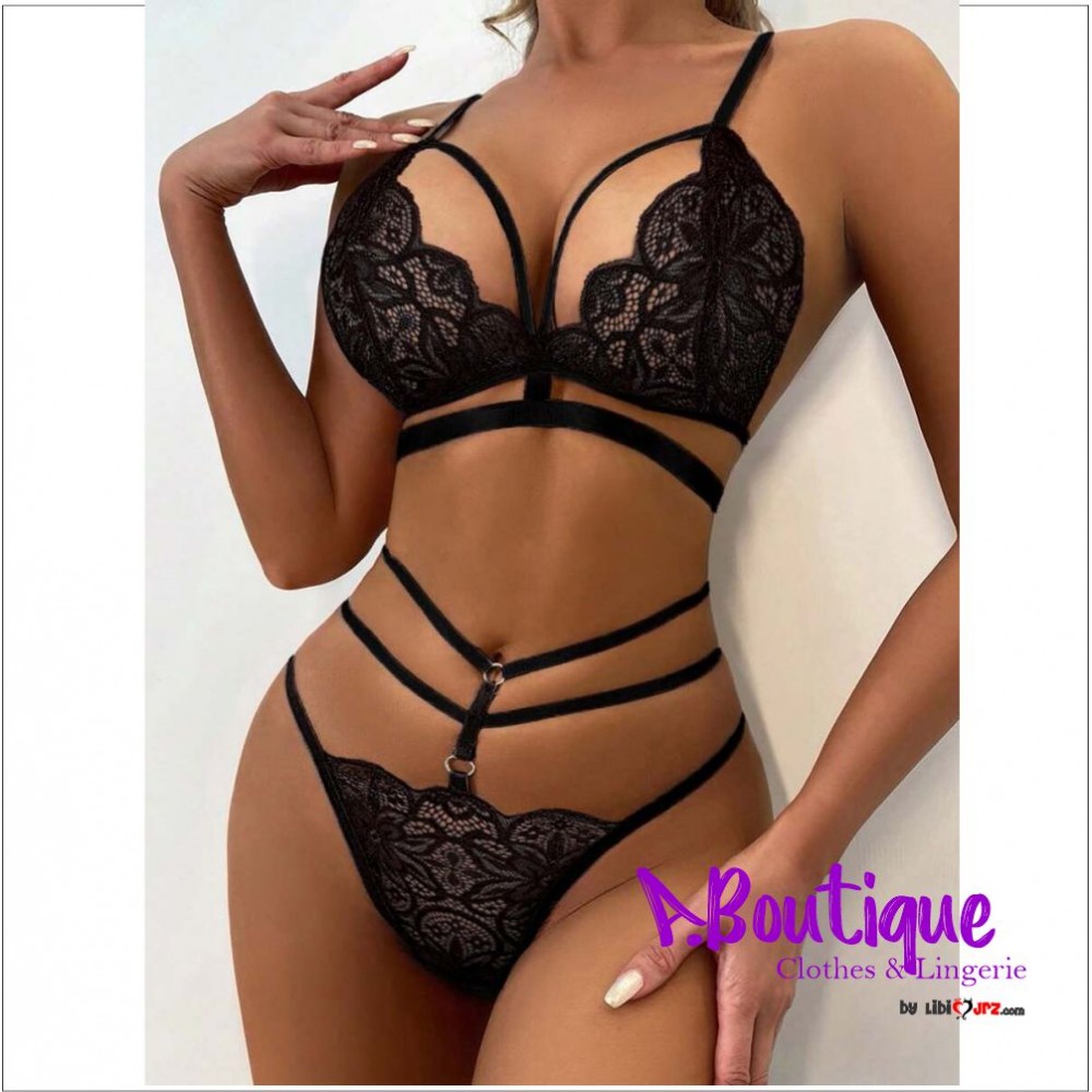 Conjunto de lencería con encaje floral arnés